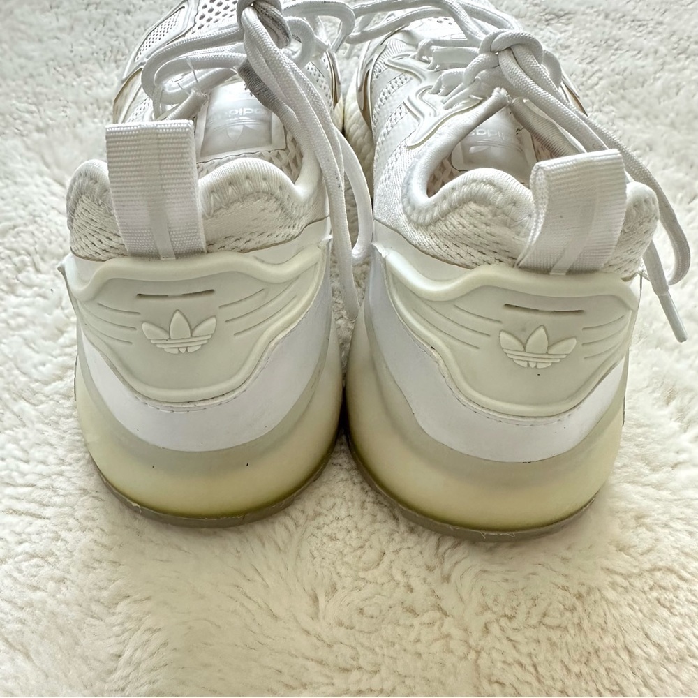 Adidas girls shoes size 5 US - Picture 4 of 5